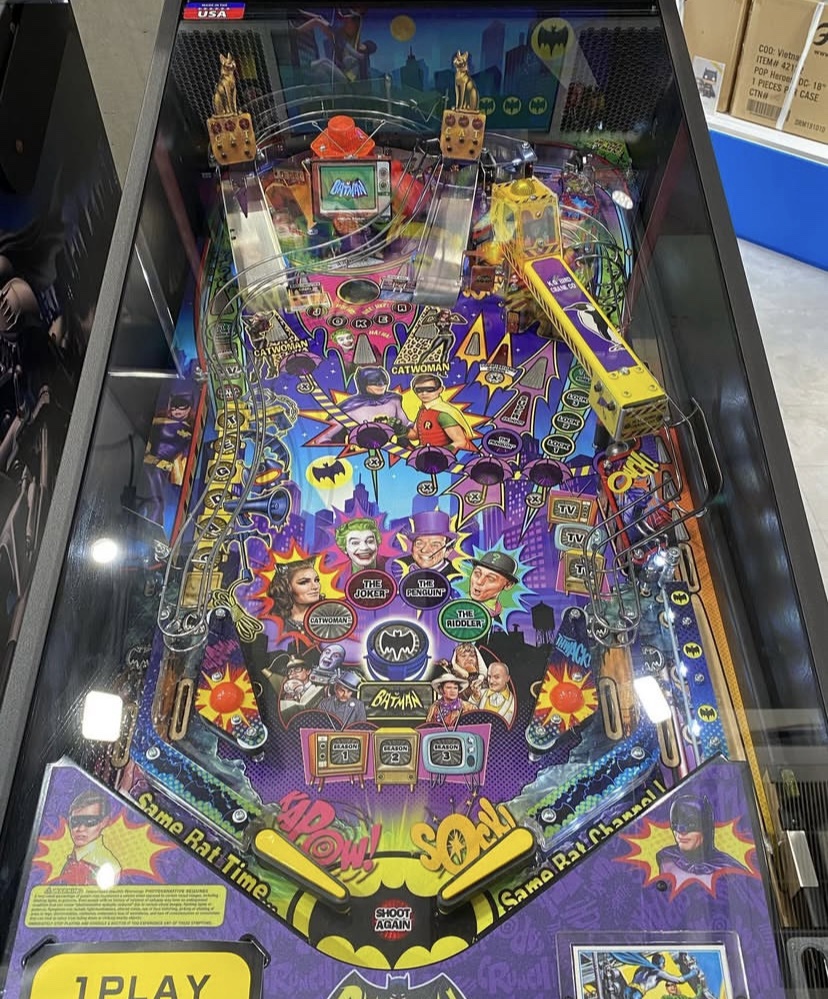 Batman 66 Premium Pinball Machine - Image 3