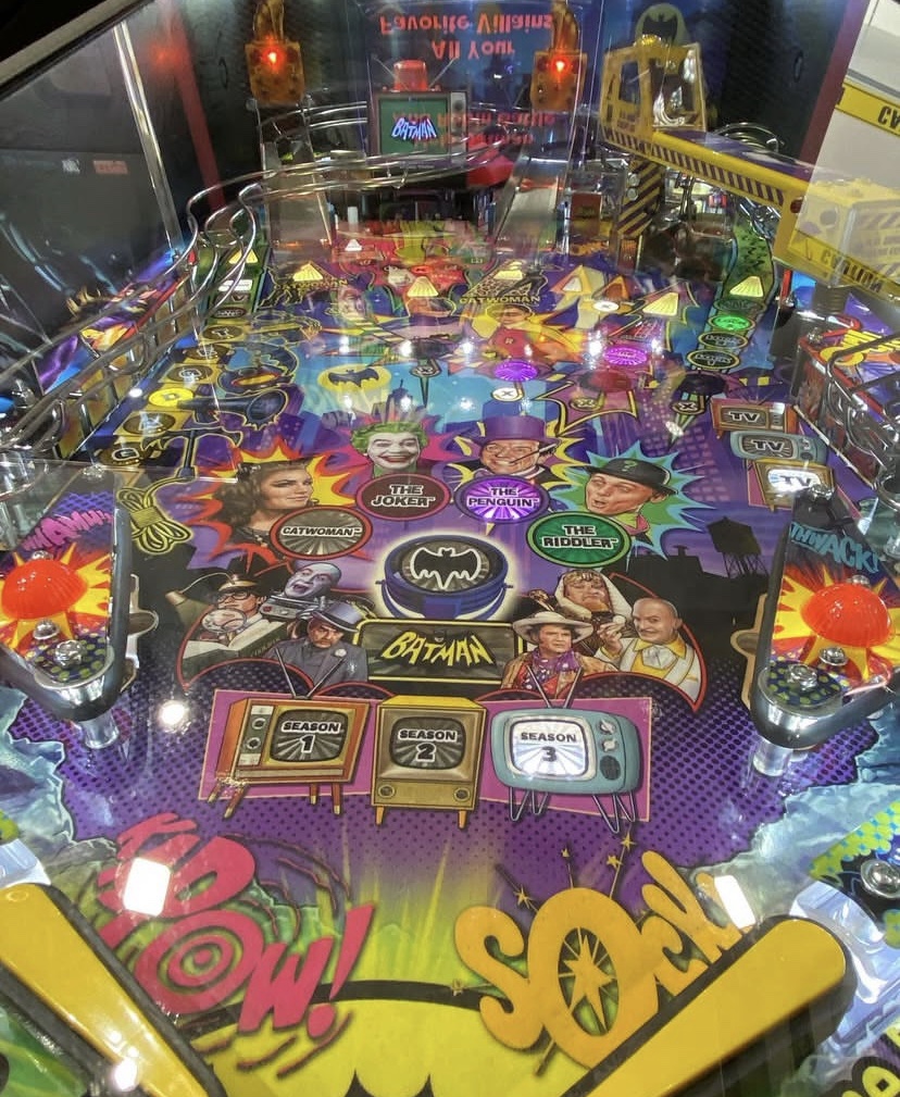 Batman 66 Premium Pinball Machine - Image 4